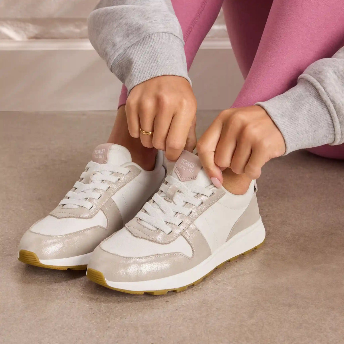 Womens TRVL LITE Retro Runner Sneaker Water Repellent Champagne Shimmer